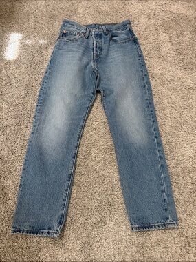 Levi's Women's Cropped Straight Jeans in Light Blue Denim
